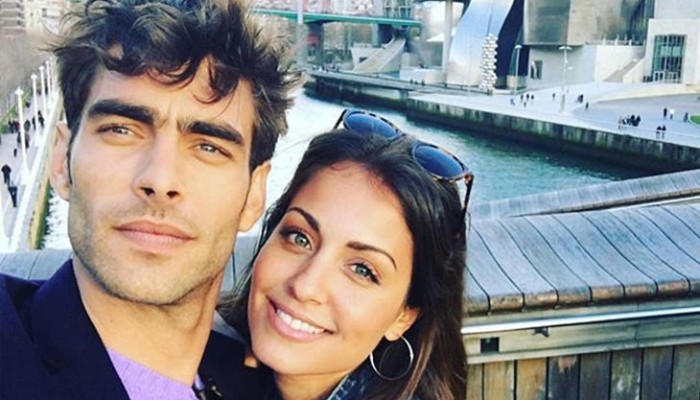 Hiba Abouk y Jon Kortajarena: dos amigos disfrutando de Bilbao