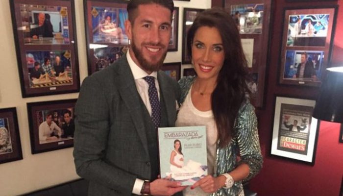 Pilar Rubio presenta su libro, apoyada por Sergio Ramos, en 'El Hormiguero'